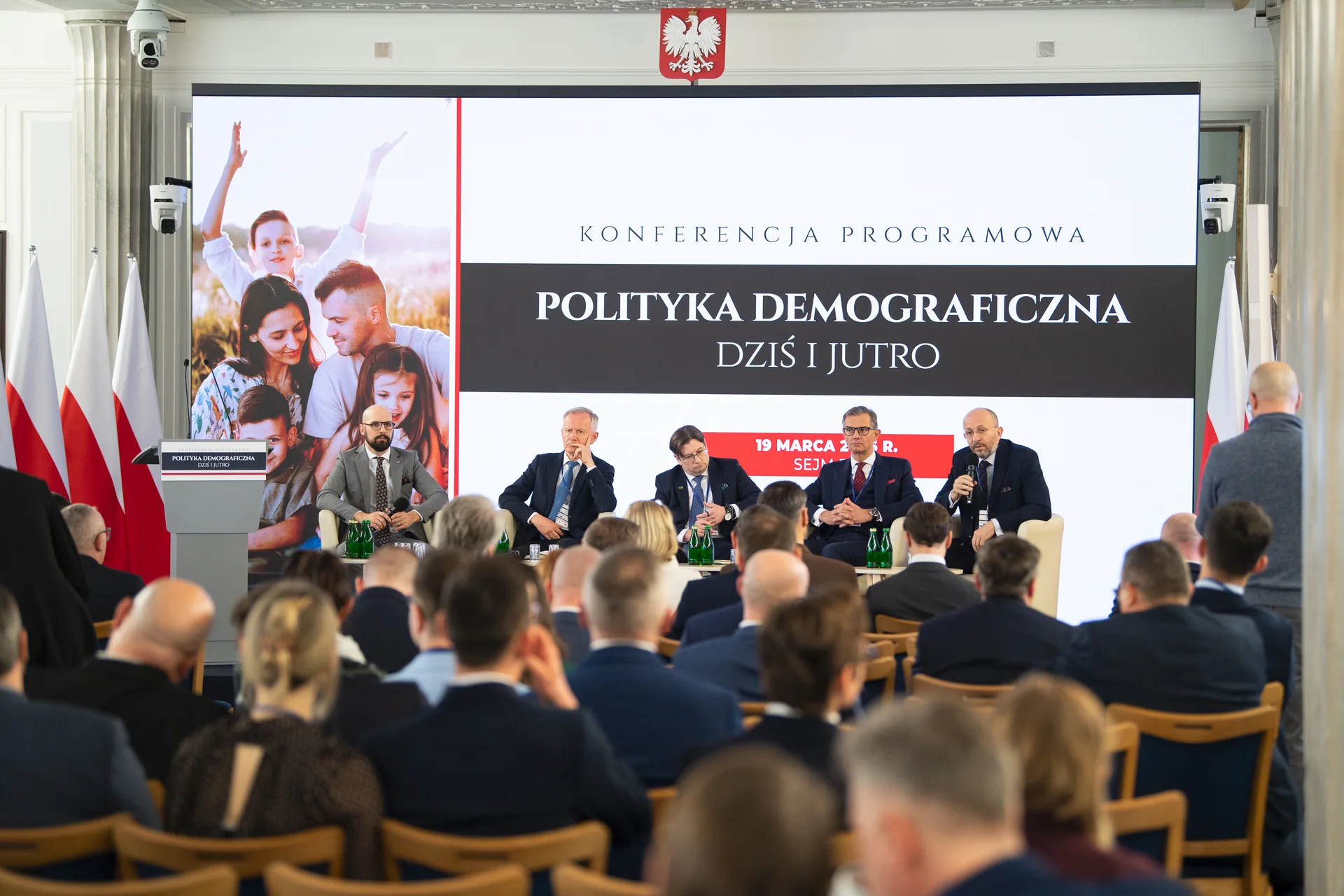 Uczestnicy konferencji w sali sejmowej