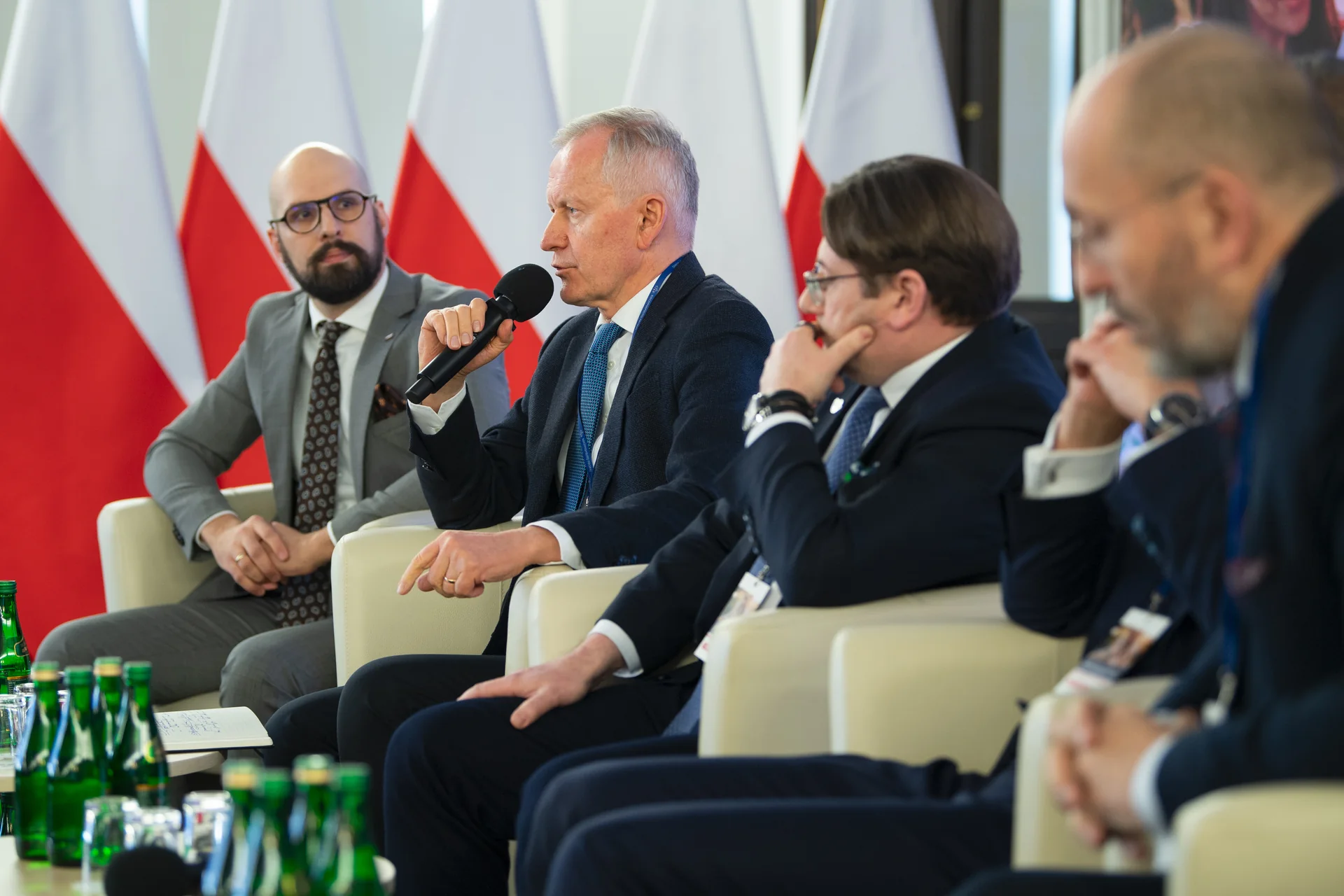 Eksperci podczas dyskusji panelowej